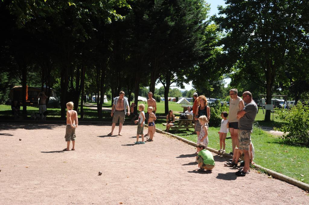 Etang-sur-Arroux Camping Des 2 Rives- Mobilhomes מראה חיצוני תמונה